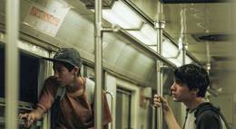 Кадр из фильма "Я обещаю анархию" - 2