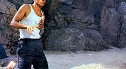 Кадр из фильма "Посторонний" - 2