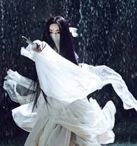 Кадр Беловолосая ведьма Лунного королевства