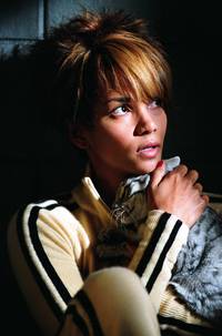 Кадр Женщина-кошка