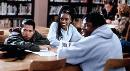 Кадр из фильма "Опасные умы" - 1