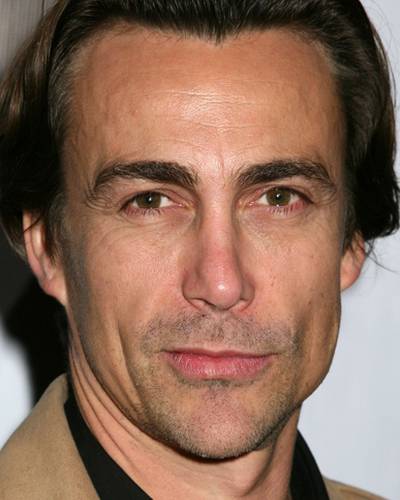 Дэниэл Бернхард фото