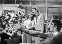 Кадр Старики на уборке хмеля