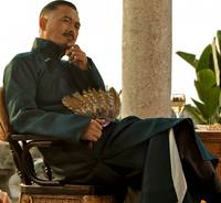 Кадр Пусть летят пули