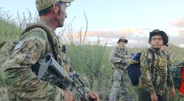 Кадр из фильма "Земля картелей" - 2