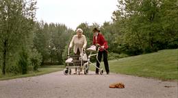 Кадр из фильма "Беги, бабуля, беги" - 1