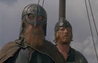 Кадр И на камнях растут деревья