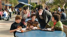 Кадр из фильма "Школа выживания" - 2