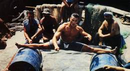 Кадр из фильма "Черный орел" - 1