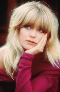 Кадр Птичка на проводе