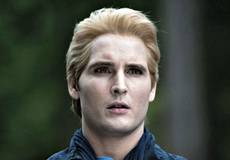 Питер Фачинелли из «Сумерек» снимется в сериале «Супергерл»