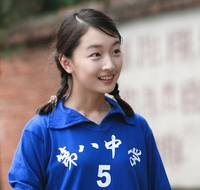 Кадр Под ветвями боярышника