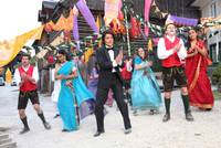 Кадр Bollywood lässt Alpen glühen