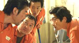 Кадр из фильма "Чудо в камере №7" - 1