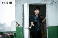 Кадр Ён Паль: Подпольный доктор