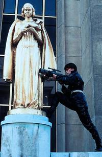 Кадр Безумная миссия 3: Наш человек с Бонд-стрит