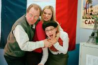 Кадр Шлепни ее, она француженка