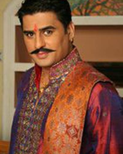 Аюб Кхан фото