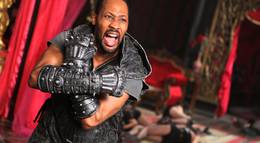 Кадр из фильма "Железный кулак" - 2