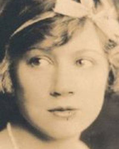 Куеени Смит фото