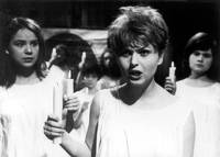 Кадр Старики на уборке хмеля