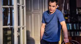 Кадр из фильма "Как я стал русским" - 1