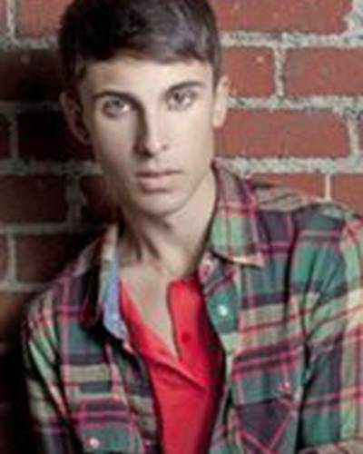 Дави Альварадо фото