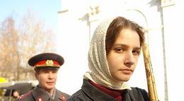 Кадр из фильма "Громовы" - 1