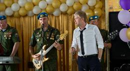 Кадр из фильма "Горько!" - 2