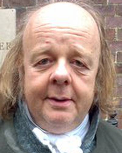 Роджер Эштон-Гриффитс фото