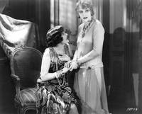 Кадр Blonde or Brunette