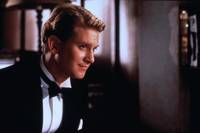 Кадр Пригоршня праха