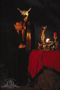 Кадр Служители дьявола