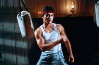 Кадр Не отступать и не сдаваться