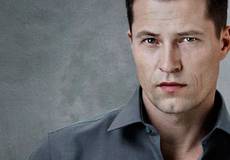 Тиль Швайгер перенес съемки англоязычного ремейка «Хранителя» 