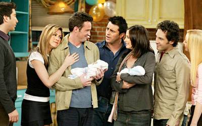 Порно, броненосец и великий финал: 7 лучших эпизодов сериала «Друзья»