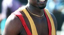 Кадр из фильма "Белые люди не умеют прыгать" - 2