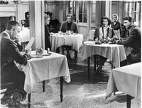 Кадр За отдельными столиками