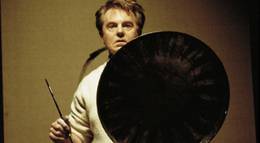 Кадр из фильма "Любовь – это дьявол" - 1