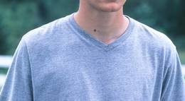 Кадр из фильма "Здесь на Земле" - 2