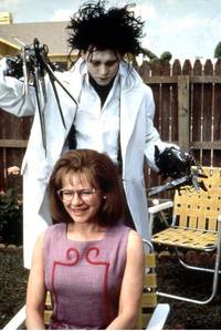 Кадр Эдвард руки-ножницы