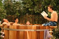 Кадр Малкольм в центре внимания