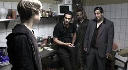 Кадр из фильма "Круче не бывает" - 2