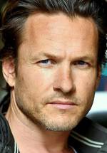 Мартин Дингл Уолл фото