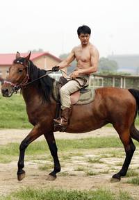 Кадр Пусть летят пули