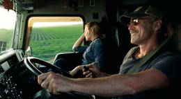 Кадр из фильма "Девчонка" - 1