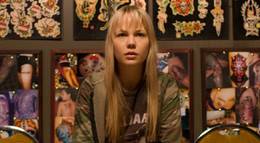 Кадр из фильма "У татуировщика" - 2