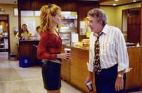 Кадр Эрин Брокович