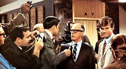 Кадр из фильма "Босой руководитель" - 2