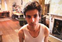 Кадр Он умер с фалафелем в руке